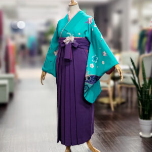 紫の袴 グリーンの二尺袖｜奈良の貸衣装｜卒業式2024 大学9月卒業式｜橿原衣裳