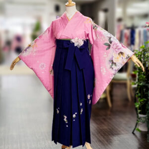 紺の袴とピンクの小振袖｜奈良の貸衣装｜卒業式 レンタル衣装｜橿原衣裳